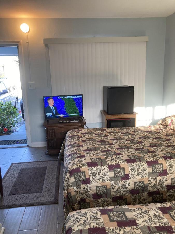 Skylit Motel Clearwater Extérieur photo