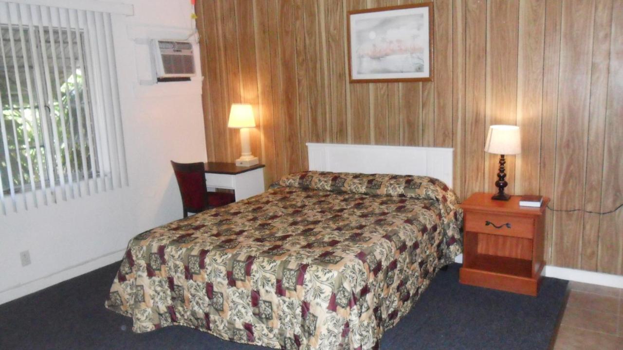 Skylit Motel Clearwater Extérieur photo